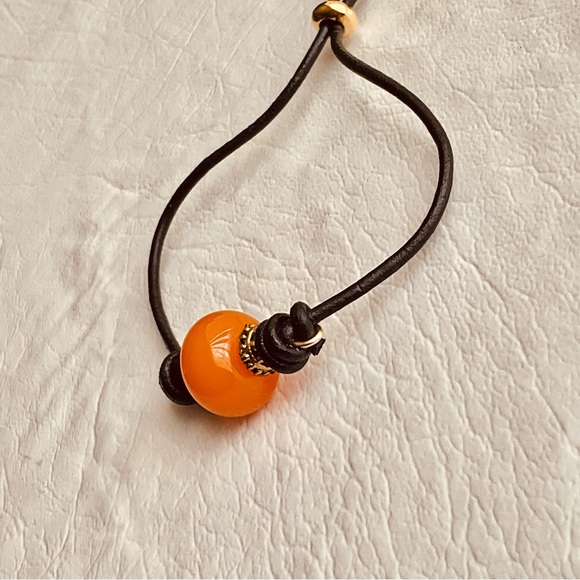 Yellow Tibetan Agate and Leather Bracelet - Picture 9 of 11